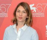 Sofia Coppola est l'une des seules à porter le bermuda et évitant le fashion faux pas à Venise le 3 septembre 2010.
