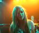 Avril Lavigne : Entrez dans les coulisses du tournage de son clip très rock !