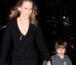 Hilary Swank et son beau-fils Sam Campisi vont diner à Los Angeles, le 7 janvier 2011.