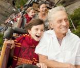 Michael Douglas en famille, Disney World (Floride), le 27 novembre 2010 