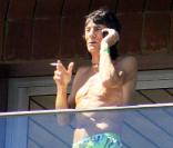 Ronnie Wood sur le balcon de sa chambre d'hôtel de Rio de Janeiro, le 9 janvier 2010