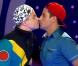 Les lascars gays découvrent le Vatican dans On n'demanque qu'à en rire sur France 2