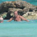 Quand Julio Iglesias, son épouse Miranda et leurs enfants batifolent au soleil !