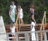 Julio Iglesias et son épouse Miranda passent de douces vacances à Punta Cana, en République Dominicaine. Leurs enfants sont ravis ! Janvier 2011