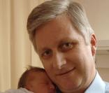 Le Prince Philippe de Belgique et sa femme Mathilde présentent leur fille Eléonore