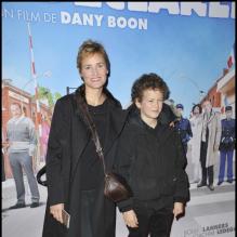 Judith Godrèche et son fils Noé lors de l'avant-première de Rien à déclarer au cinéma Pathé d'Ivry-sur-Seine le 24 janvier 2011