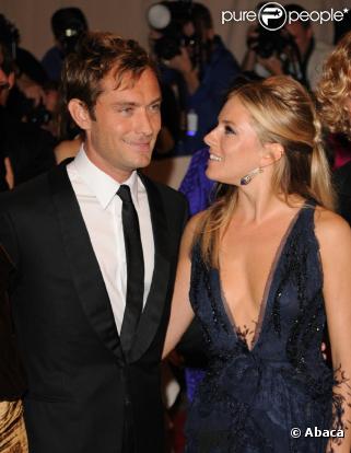 Jude Law et Sienna Miller, en mai 2010, à New York.