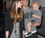 Ashlee Simpson et Pete Wentz avec leur fils Bronx le 7 septembre 2010 