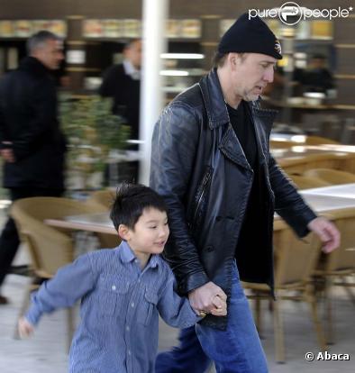 Nicolas Cage sur le tournage de  Ghost Rider 2  avec sa femme et leur fils Kel-EL, à Denizli, janvier 2011