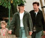 Alec Baldwin, Kim Basinger et leur fille Ireland en 1999 