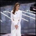 Elisabetta Canalis : star d'un défilé, elle dévoile son dos sexy...