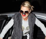 Katie Price à la sortie du Phoenix Theatre, à Londres, le 17 février 2011