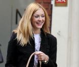 Fearne Cotton mise sur des basiques comme une veste blazer et un pantalon brut. 