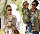Jessica Alba et sa jolie famille profitent de leurs derniers mois à trois avant l'arrivée de bébé. Lors d'une balade à L.A le 19 février 2011