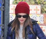  Rachel Bilson sort de chez elle et se rend à l'aéroport de Los Angeles LAX le 19 février 2011 