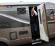 Jean-Luc Delarue repond a des lyceens sur les risques de l'addiction aux drogues lors d'une etape a Tourcoin, France, le 11 mars 2011, dans le cadre de son tour de France en camping-car, visant a sensibiliser les jeunes aux dangers de l'addiction.
