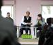 Jean-Luc Delarue repond a des lyceens sur les risques de l'addiction aux drogues lors d'une etape a Tourcoin, France, le 11 mars 2011, dans le cadre de son tour de France en camping-car, visant a sensibiliser les jeunes aux dangers de l'addiction.