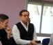 Jean-Luc Delarue repond a des lyceens sur les risques de l'addiction aux drogues lors d'une etape a Tourcoin, France, le 11 mars 2011, dans le cadre de son tour de France en camping-car, visant a sensibiliser les jeunes aux dangers de l'addiction.