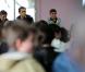 Jean-Luc Delarue repond a des lyceens sur les risques de l'addiction aux drogues lors d'une etape a Tourcoin, France, le 11 mars 2011, dans le cadre de son tour de France en camping-car, visant a sensibiliser les jeunes aux dangers de l'addiction.
