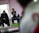 Jean-Luc Delarue repond a des lyceens sur les risques de l'addiction aux drogues lors d'une etape a Tourcoin, France, le 11 mars 2011, dans le cadre de son tour de France en camping-car, visant a sensibiliser les jeunes aux dangers de l'addiction.