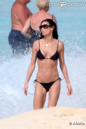 Demi Moore et Ashton Kutcher sur la plage à Saint-Barth ont passé de délicieux moments.