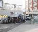 Les affichettes placardées près du restaurant parisien où John Galliano aurait tenu des propos antisémistes et racistes. Photos prises le mecredi 2 mars 2011.