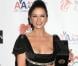 Catherine Zeta-Jones rate son look : Son décolleté laisse déborder sa poitrine !