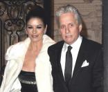 Catherine Zeta-Jones, accompagnée de son mari Michael Douglas, reçoit un prix honorifique par la Welsh Society de New York le 4 mars 2011