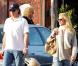 Nicollette Sheridan : Faute de travail, elle se console avec son chéri  !