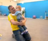 Jean-Marie Bigard est ravi : son ex-femme Claudia est venue lui rendre visite avec le petit Sasha, bientôt 2 ans.