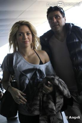 Shakira et Gerard Piqué à l'aéroport de Barcelone le 9 mars 2011
