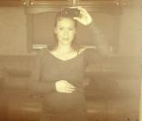 Alyssa Milano a posté un autoportrait sépia d\'elle enceinte sur sa page Twitter