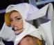 Lady Gaga : Face à une drag queen ou dans un bar country, elle assure !