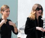 Jessica Alba, toute vêtue de noir, se rend à des funérailles à Inglewood à Los Angeles le 15 mars 2011