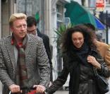 Boris Becker, son épouse Lilly, et leur fils Amadeus dans les rues de Londres.