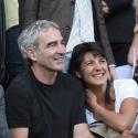 PHOTOS : Estelle Denis et Raymond Domenech, trés amoureux au Parc des Princes...