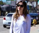 Rachel Bilson rejoint des amies à Sherman Oaks à Los Angeles le 10 mars 2011