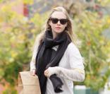 Amanda Seyfried passe l'après-midi avec Ryan Philippe, son nouveau boyfriend, et leurs chiens respectifs à Los Angeles le 19 mars 2011