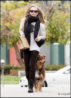 Amanda Seyfried passe l'après-midi avec Ryan Philippe, son nouveau boyfriend, et leurs chiens respectifs à Los Angeles le 19 mars 2011