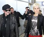 Johnny Hallyday et Laeticia à l'aéroport de Paris en partance pour Los Angeles, le 31 mars 2011.