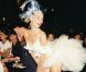 Kate Moss en robe de mariée destroy chez Dior en 1995
