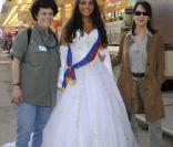 Dominique Bayle, la Reine des Forains et Chantal Lauby à l'ouverture de la Foire du Trône, au profit de l'association Les Petits Princes, le 8 avril 2011