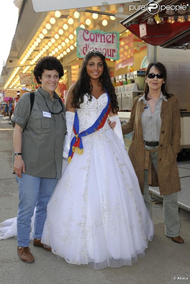 Dominique Bayle, la Reine des Forains et Chantal Lauby à l'ouverture de la Foire du Trône, au profit de l'association Les Petits Princes, le 8 avril 2011