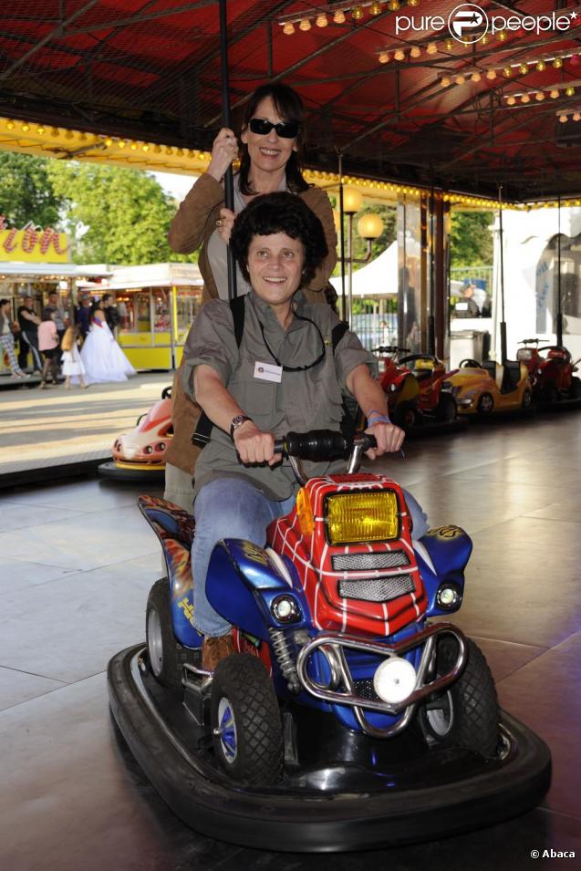 Dominique Bayle et Chantal Lauby à l'ouverture de la Foire du Trône, au profit de l'association Les Petits Princes, le 8 avril 2011