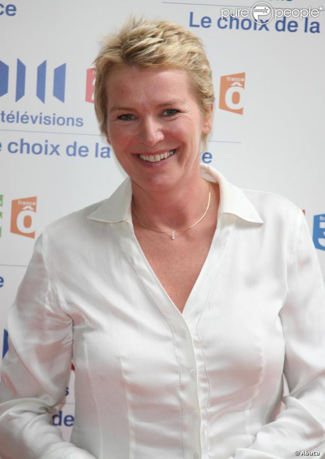 Dans une interview pour  Télé Star , Elise Lucet remercie les téléspectateurs pour leur soutien suite à la mort récente de son mari.