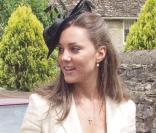 Kate Middleton, qui épousera le prince William le 29 avril 2011, a progressivement affiné, au propre comme au figuré, sa silhouette au cours des années. En juin 2005 au mariage de Hugh Van Custen et Rose Astor, à Burford. 