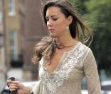 Kate Middleton, qui épousera le prince William le 29 avril 2011, a progressivement affiné, au propre comme au figuré, sa silhouette au cours des années. Le 4 juillet 2007 à Londres. 