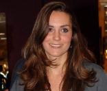 Kate Middleton, qui épousera le prince William le 29 avril 2011, a progressivement affiné, au propre comme au figuré, sa silhouette au cours des années. Le 28 novembre 2007 lors d'une expo photo. 