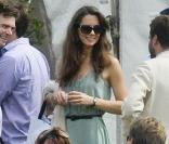 Kate Middleton a affiné sa silhouette au  cours des années. Le 10 juillet 2010 lors d'un match de polo caritatif auquel prenait part William, dans le Gloucestershire. 