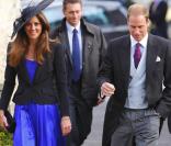 Kate Middleton, qui épousera le prince William le 29 avril 2011, a  progressivement affiné, au propre comme au figuré, sa silhouette au  cours des années. Au mariage d'Harry Mead et Rosie Bradford, en octobre 2010, à Cheltenham. 
